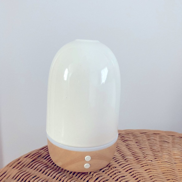 Essential Oil Diffuser - Picture 1 of 2